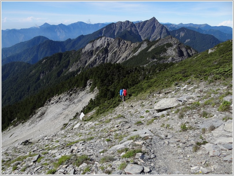 2012-07-13 08-31-14陡下往南湖南峰.JPG